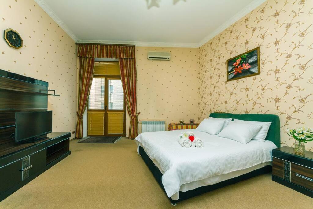 Apartment With View On Inpedendence Square Khreshchatyk Kyiv Exterior photo